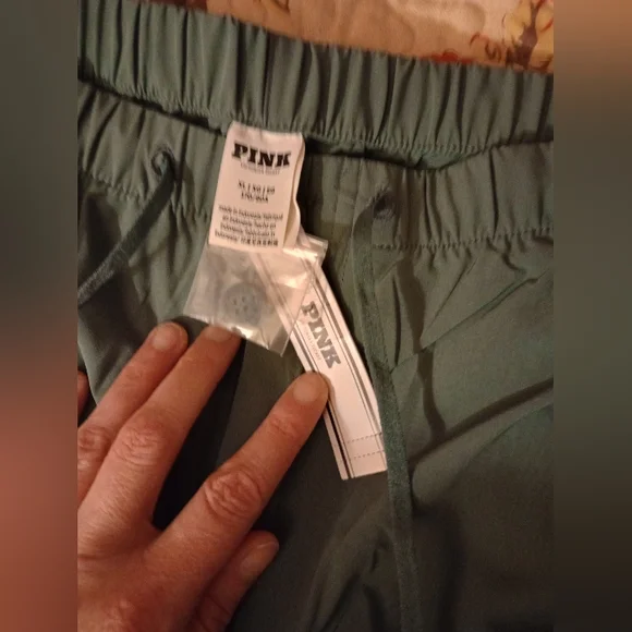 NWT Olive Green High Rise Cargo Pants for Women - Relaxed Fit - Picture 6 of 16